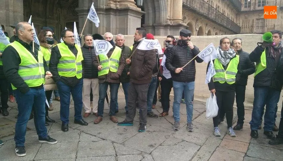 Los agentes de la Policía Local, en una nueva protesta en la Plaza Mayor
