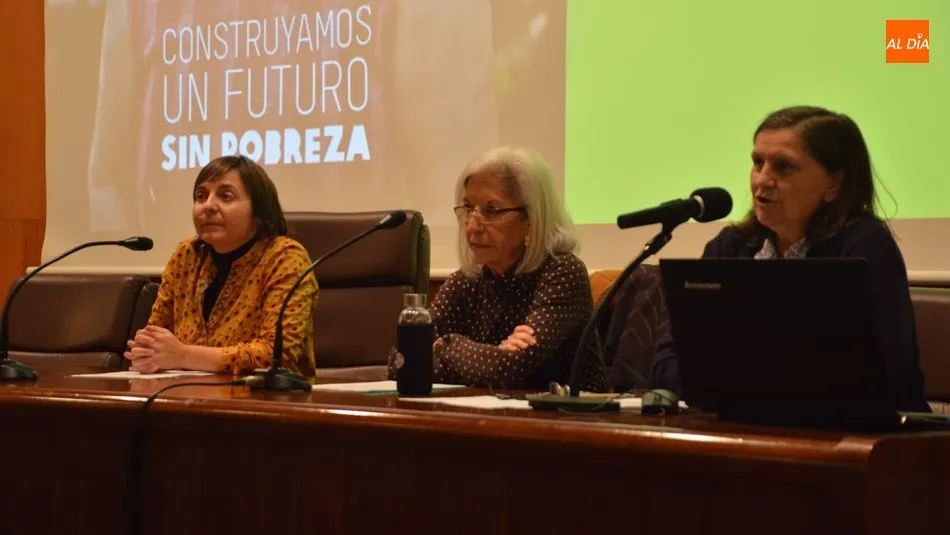 Conferencia sobre consumo responsable para los alumnos de la Universidad de la Experiencia. Foto de Lydia González