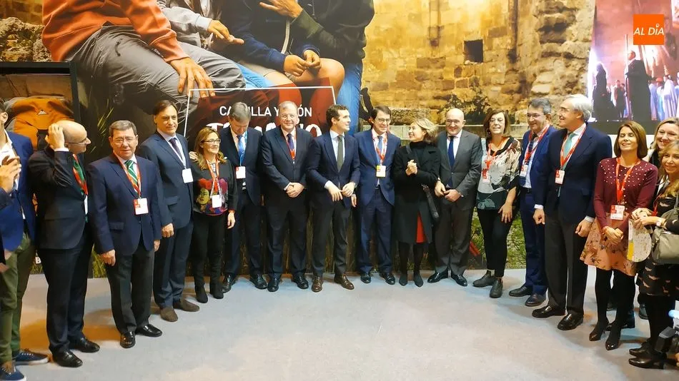 Javier Iglesias, Carlos García Carbayo y Alfonso Fernández Mañueco, entre otros, junto al presidente del PP, Pablo Casado. Foto de Adrián Martín