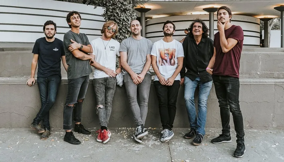 Después de varios años girando por España y Latinoamérica, los chicos de Taburete son ya especialistas en llenar recintos y conseguir que el público enloquezca