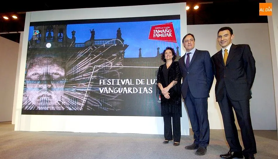 Josefa García Cirac, consejera de Cultura y Turismo, Alberto Mariñas, director del festival, y Carlos García Carbayo, alcalde de Salamanca, en la presentación de este evento en Fitur. Foto de Adrián Martín