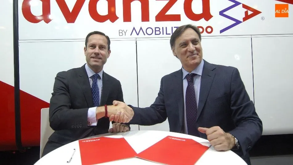 Valentín Alonso, director general de Avanza, y Carlos García Carbayo, alcalde de Salamanca. Foto de Adrián Martín