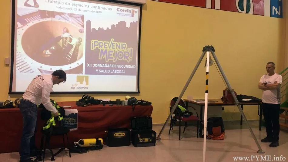 El Río Tormes ha acogido un taller de riesgos laborales en los denominados espacios confinados