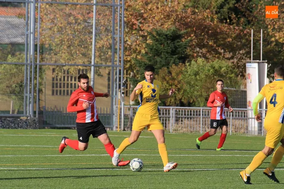 Manu López, del Pizarrales, en un partido de Liga