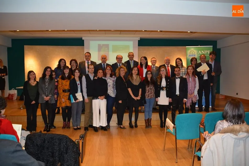 Foto de familia con los profesores jubilados y los recién llegados en 2018/ Foto: Lydia González