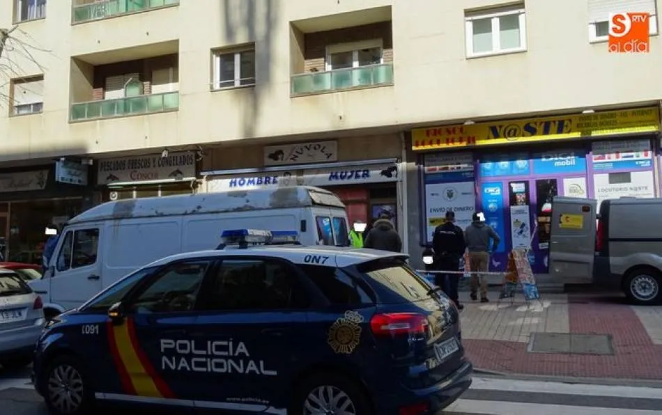 Agentes de la Policía Nacional en la avenida Alfonso IX de León, en una intervención anterior