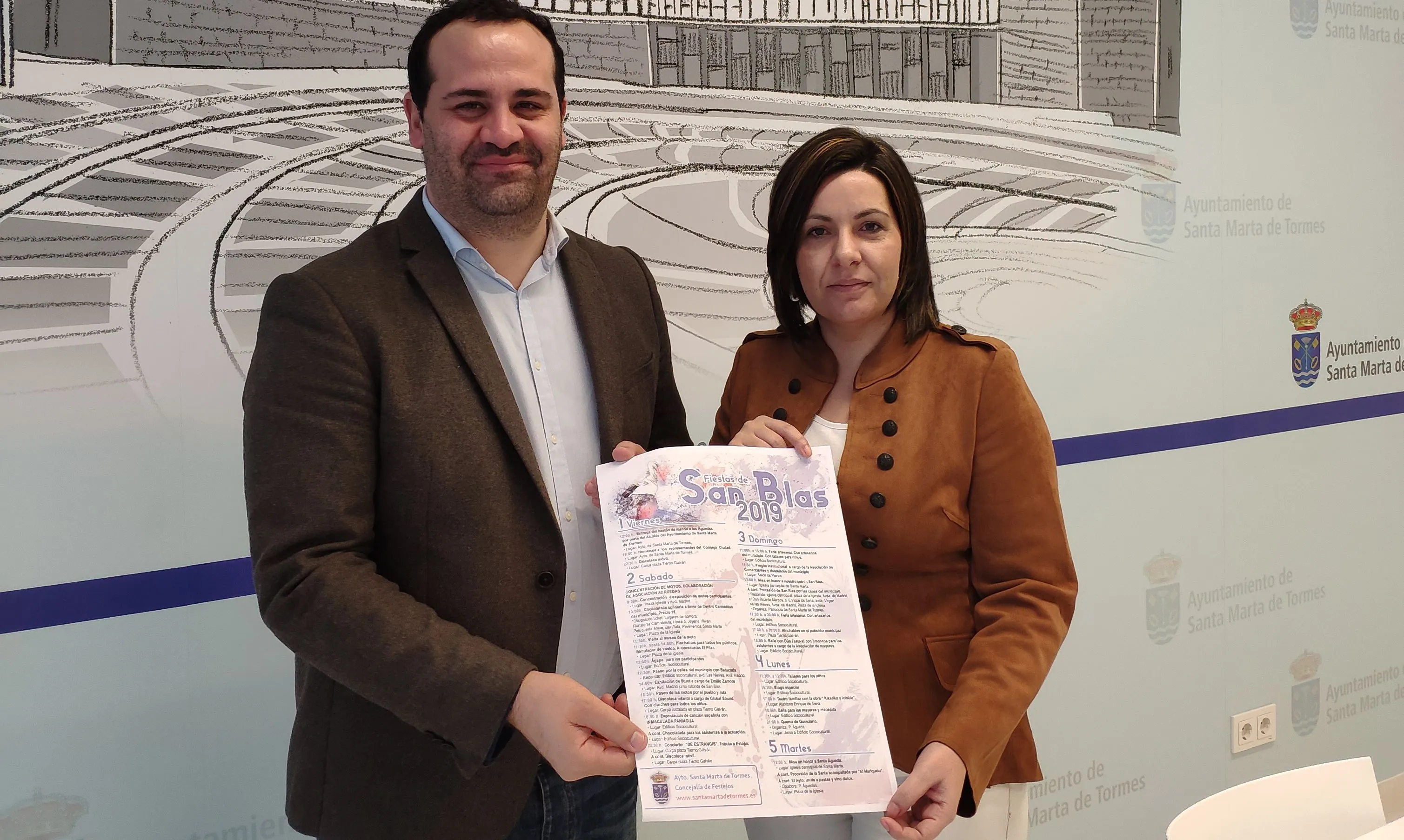 El alcalde, David Mingo, y la concejala de Fiestas, Silvia González, en la presentación del programa de San Blas