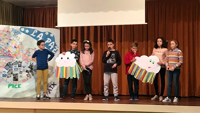 Alumnos del Colegio La Encarnación han conmemorado el Día de la paz y la no violencia