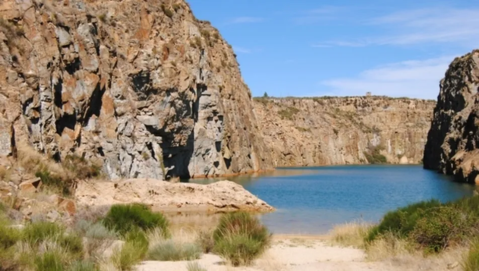 Antigua mina de wolframio en Barruecopardo