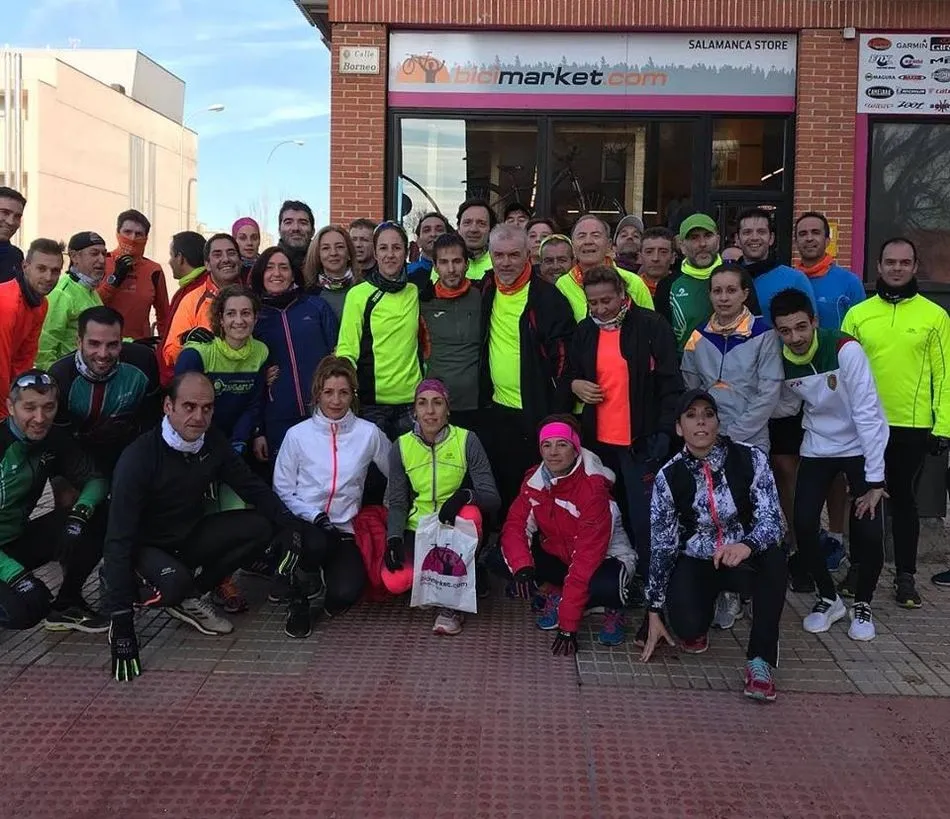 Jorge Nieto posa con los participantes en el entrenamiento