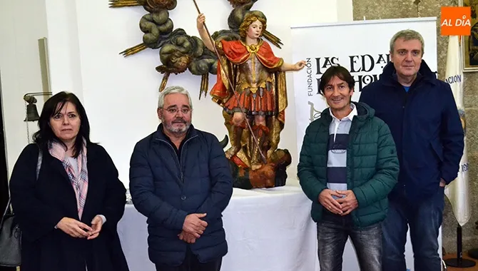 Silvia Lorenzo, Gonzalo Jiménez, Lauren Sevillano y Tomas Gíl han presentado la talla de San Miguel restaurada por Las Edades del Hombre