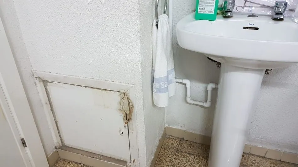 El PSOE denuncia que casi la totalidad de las dependencias se encuentran en un estado lamentable y una situación tercermundista