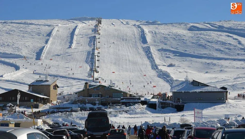 Abre La Covatilla tras la llegada de la nieve