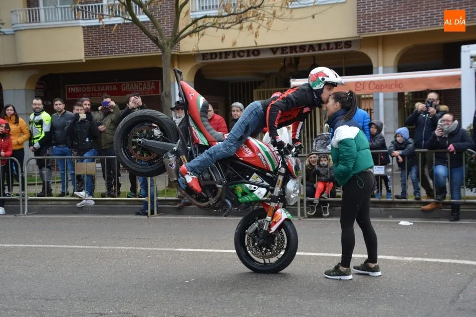 Uno de los instantes de la exhibición acrobática de Emilio Zamora en Santa Marta de Tormes/ Fotos: Lydia González