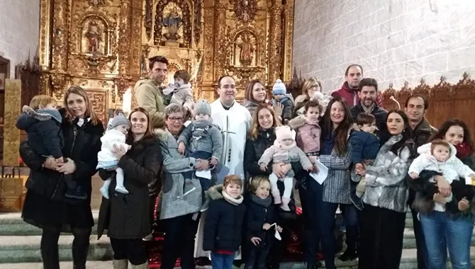 Macotera celebraba este sábado la presentación de los niños en la iglesia parroquial