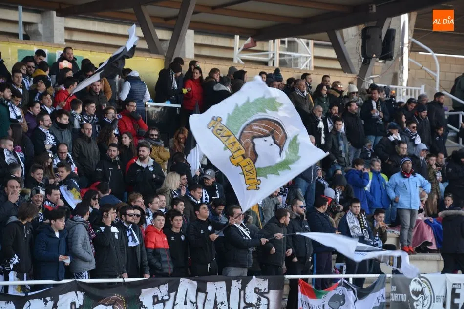 La grada de Las Pistas / Lydia González