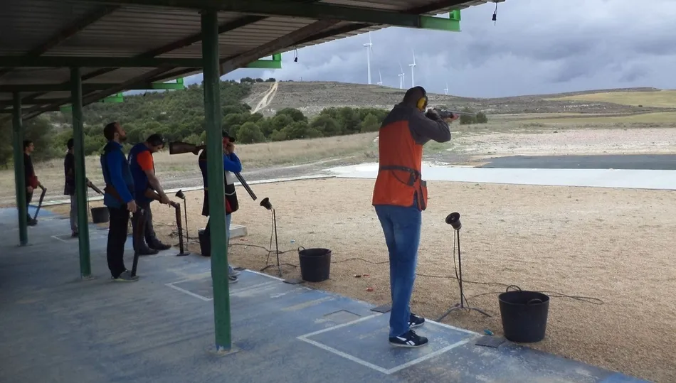 La caza y deportes como el tiro al plato sufrirían las consecuencias de un Reglamento desproporcionado conforme recoge la Directiva Europea