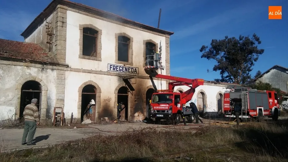 Controlado un incendio en la estación de tren de La Fregeneda  