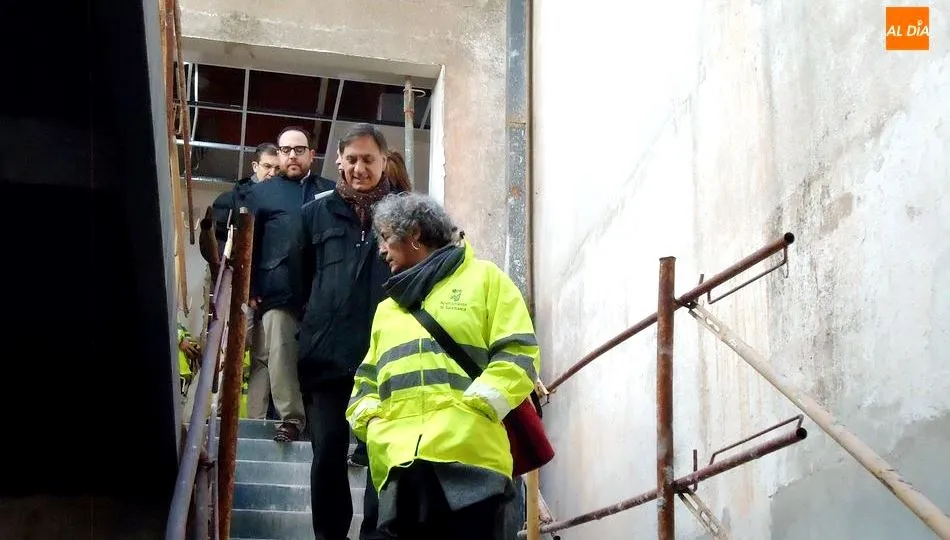 El alcalde, Carlos García Carbayo, ha visitado las obras de la nueva Casa de las Asociaciones