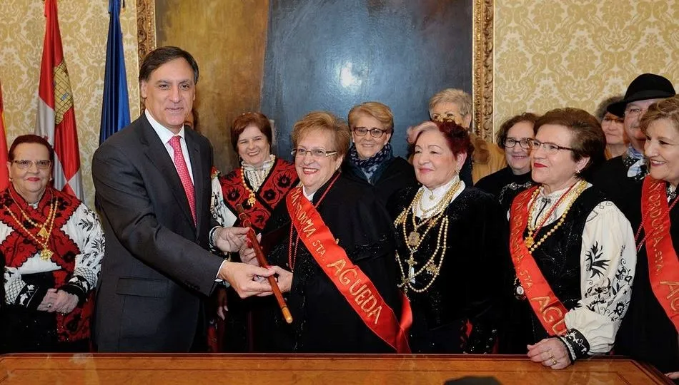 Carlos García Carbayo, alcalde de Salamanca, en su primera fiesta de las águedas