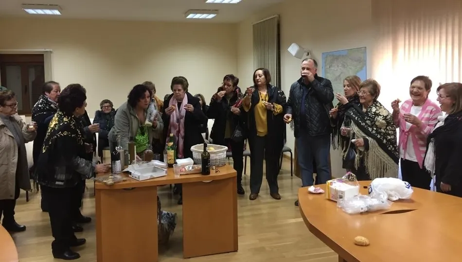 Isabel Ullán recibe el bastón municipal como aguedesa mayor en Villarino  