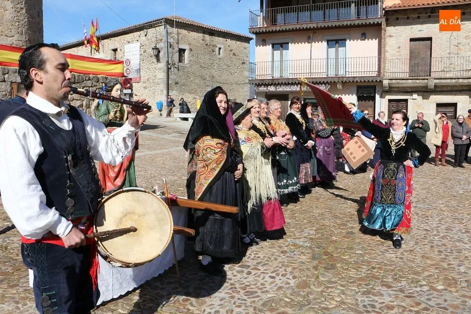 Las Águedas mirandesas celebran hoy su fiesta con el Baile de la Bandera