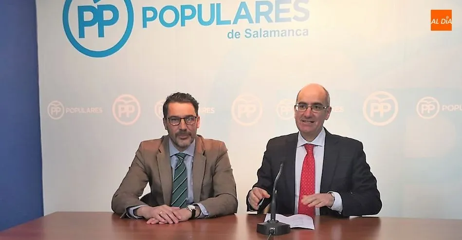 Ángel Peralvo, junto a Javier Iglesias, en la presentación como candidato a la Alcaldía por el PP