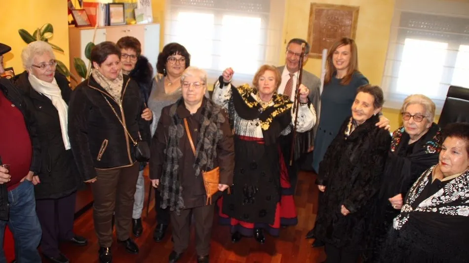 La águedas recibieron el bastón de mando en el Ayuntamiento de Carbajosa