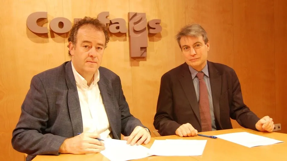 Juan Manuel Gómez y Policarpo Sánchez durante la firma del Manifiesto / Foto de Pyme.info