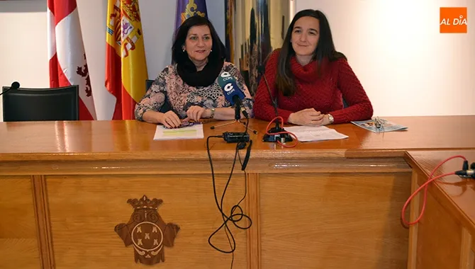 La alcaldesa Carmen Ávila y la concejal de Medio Ambiente, Ángela González, presentaban el balance de recogida de residuos en el Punto Limpio en 2018