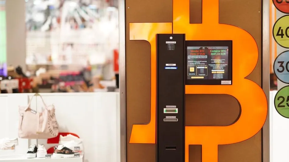 El nuevo cajero Bitcoin está ubicado en la planta baja del centro comercial