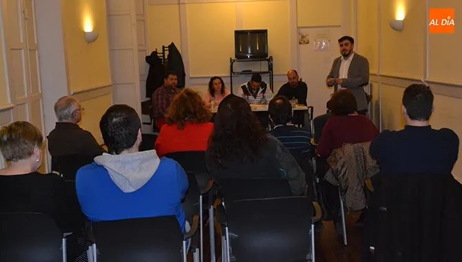 El grupo politico Ciudadanos organizaba un reunión en el Centro Social