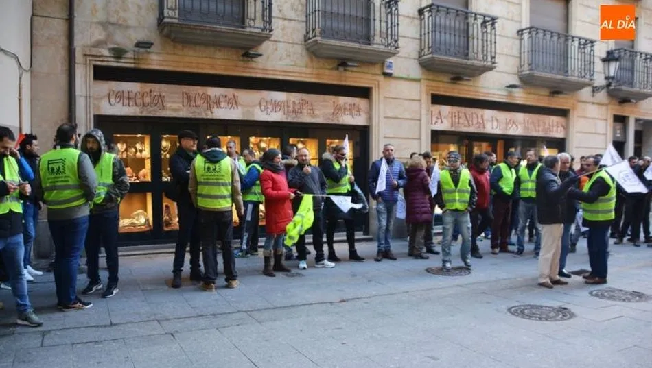 Agentes de la Policía Local de tres sindicatos retoman las protestas. Fotos: Lydia González