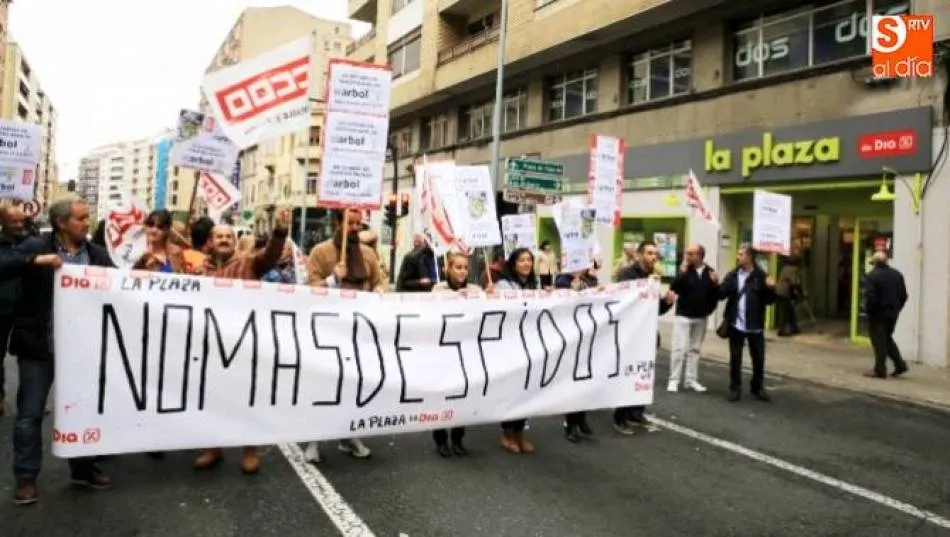 Una de las movilizaciones de CCOO para evitar los despidos en supermercados en 2016