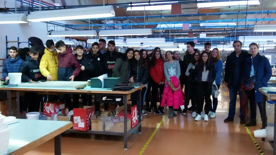 Alumnos durante la visita a Zaldi