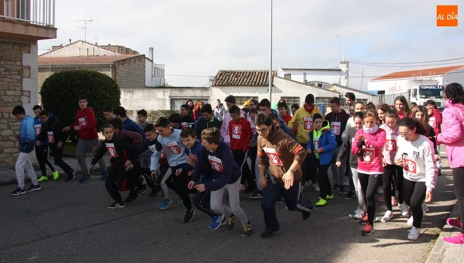 Alumnos, madres y profesores participaron en la actividad / CORRAL