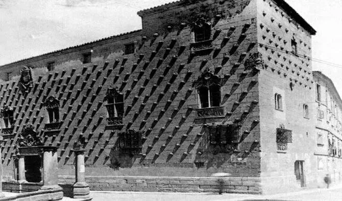 Una Casa con 300 conchas de Santiago