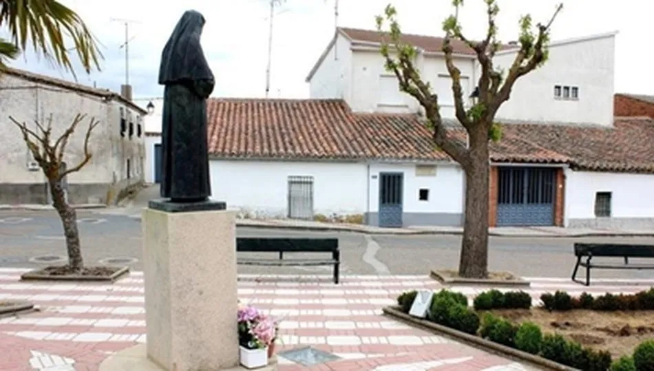 Una pobre en los altares