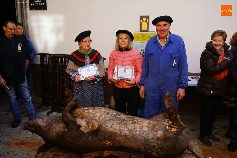 Los matanceros de honor de Sequeros 2019 (de izquierda a derecha) Anita Cordovilla, Teresa Martín y Francisco Huerta
