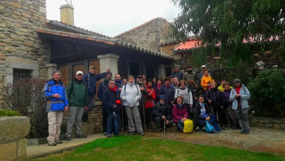 Grupo de senderistas en una de las casas rurales El Charro del Yeltes