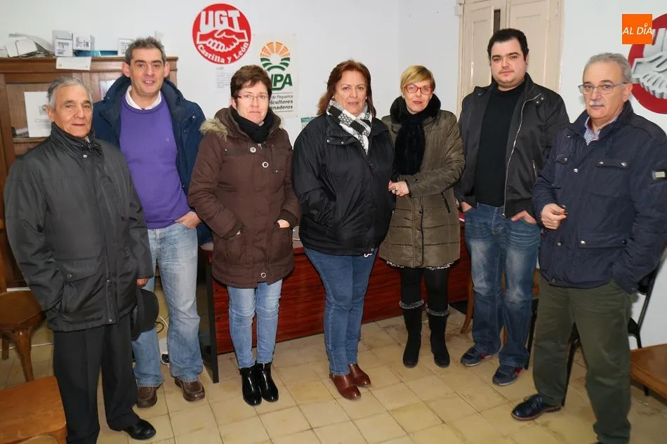 Afiliados socialistas durante la última asamblea local del PSOE en Guijuelo