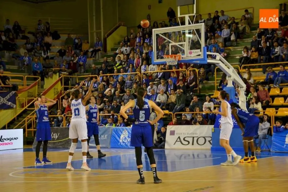 Robinson, durante un tiro libre ante el Kursk