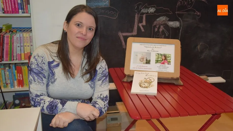 La escritora salmantina Mar Cabezas, en la presentación de su novela. Foto: Eva Fernández