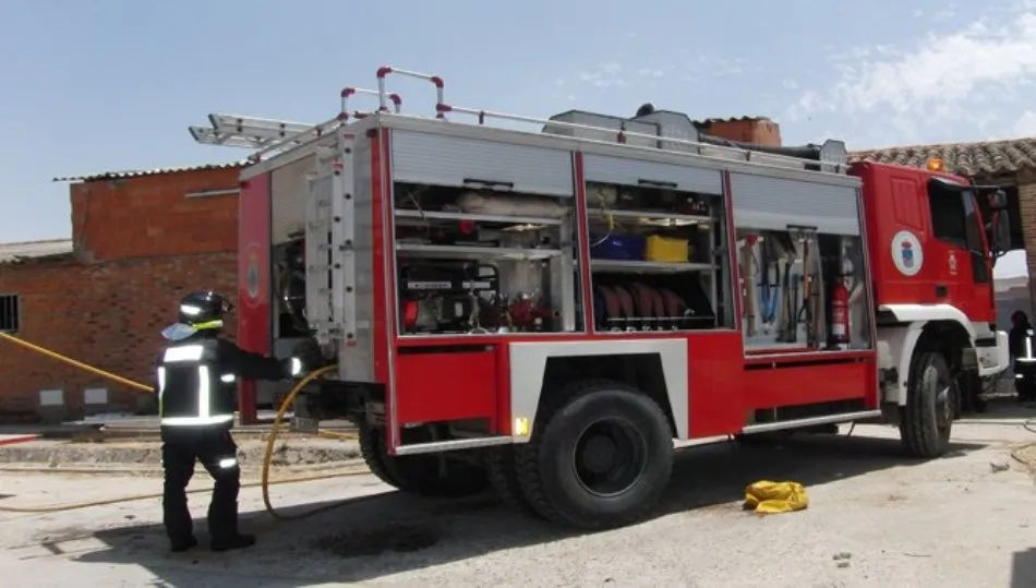 Los Bomberos de la Diputación en una intervención anterior. Foto de archivo