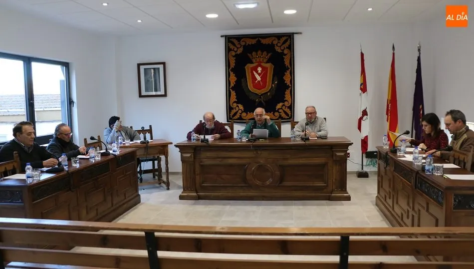 Imagen del pleno celebrado este miércoles con los asistentes a la sesión / CORRAL