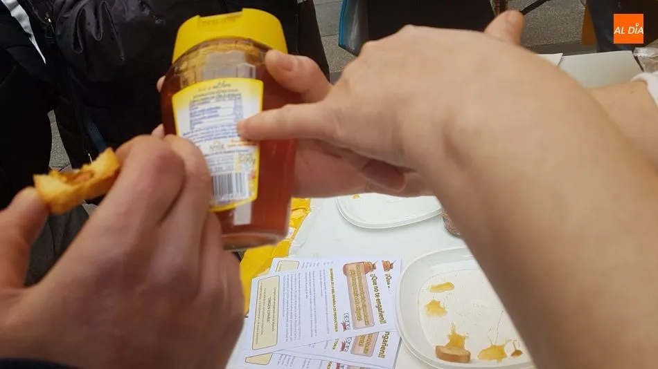 Los apicultores reclaman que aparezca ya el origen de la miel en el etiquetado