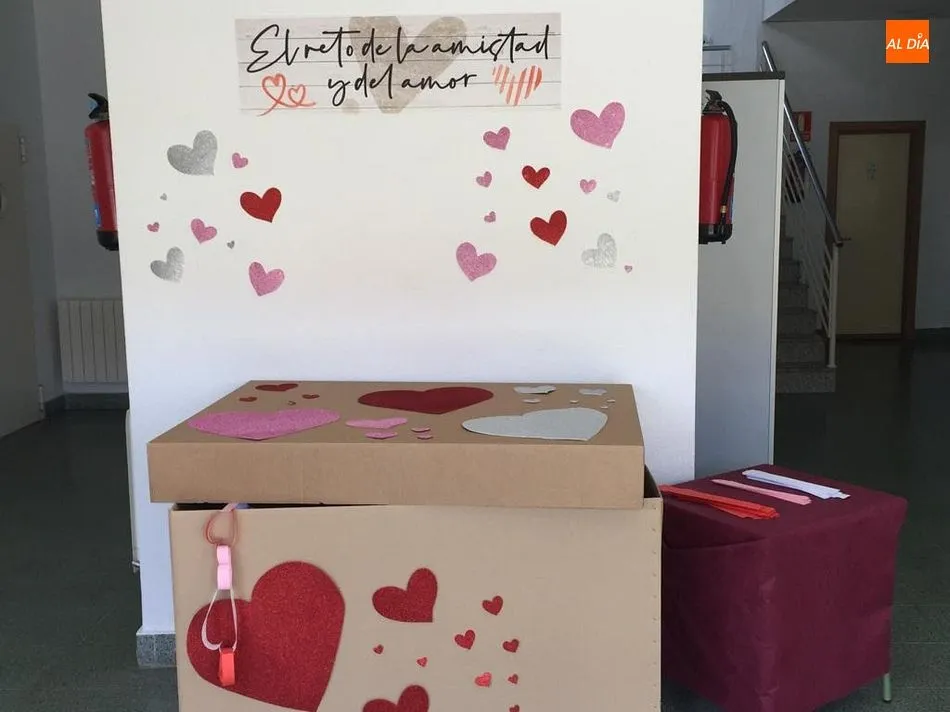 Un abrazo de amistad y amor de 1 kilómetro rodeará hoy el centro cultural de Guijuelo