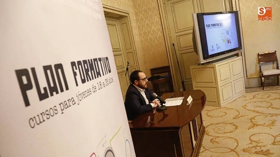 El concejal Daniel Llanos, presentando el Plan Formativo en marzo del pasado año