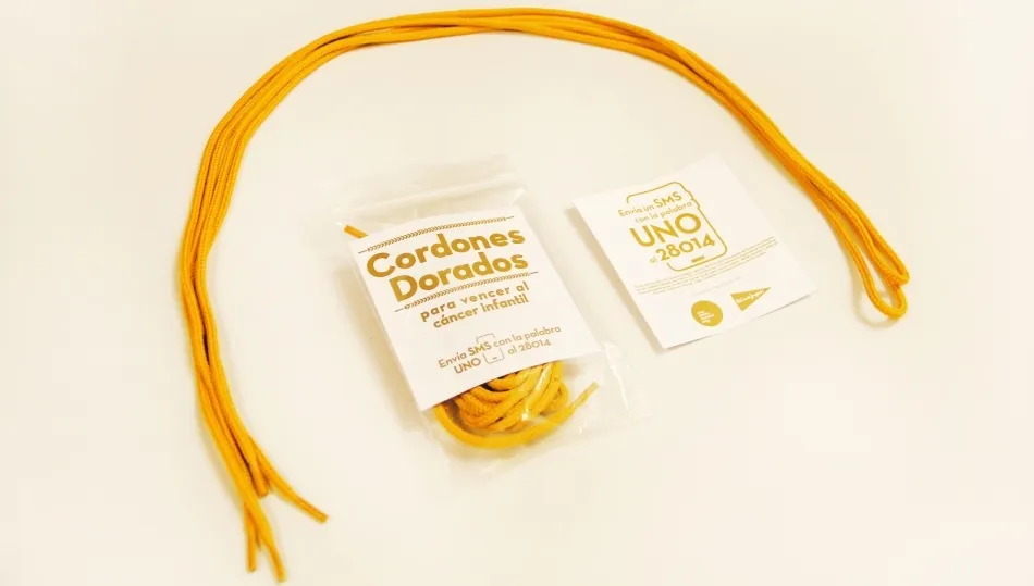 El Corte Inglés repartirá más de 2.000 cordones dorados en sus establecimientos comerciales para que sus empleados los luzcan en una campaña que se difundirá en sus redes sociales