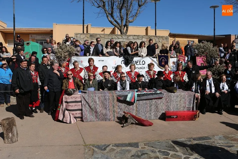 Homenaje a la capa española en la calurosa matanza de Guijuelo